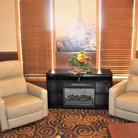 Hotel Super 8 By Wyndham Burlington Extérieur photo