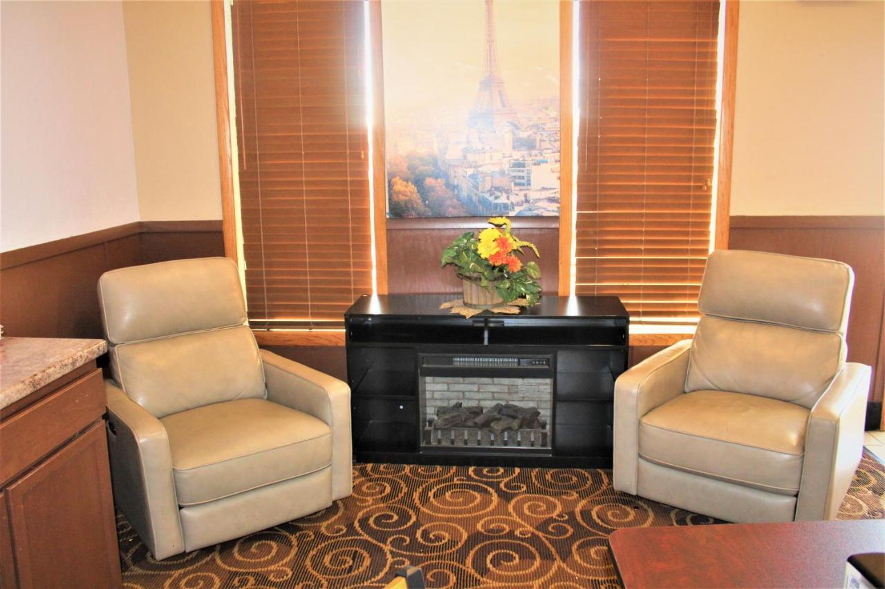 Hotel Super 8 By Wyndham Burlington Extérieur photo