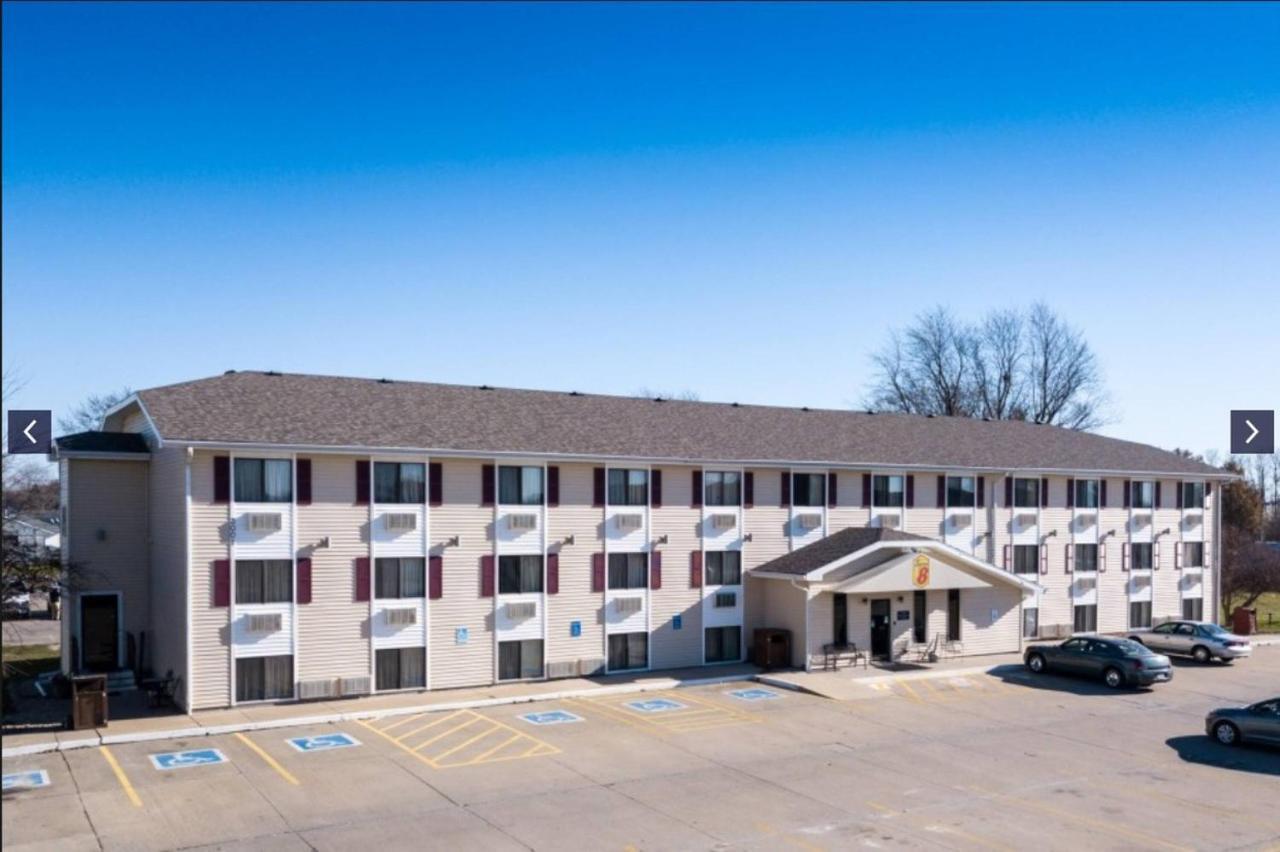 Hotel Super 8 By Wyndham Burlington Extérieur photo