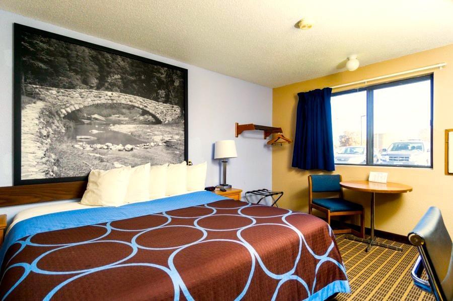 Hotel Super 8 By Wyndham Burlington Extérieur photo