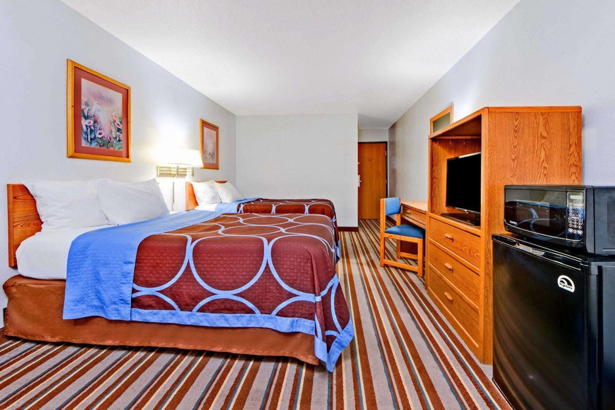 Hotel Super 8 By Wyndham Burlington Extérieur photo